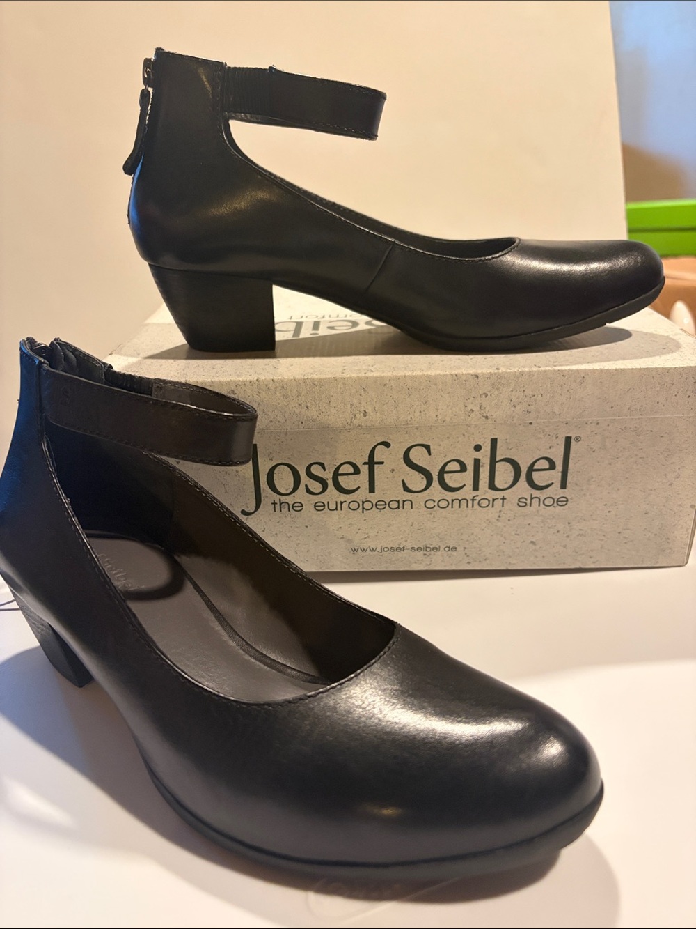 Size 10 black Josef Seibel